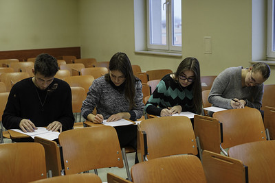 Zdjęcie nagłówkowe otwierające stronę: Osoby które dostały powiadomione o przyznaniu decyzji proszone są o odebranie umów i podpisanie w Biurze Spraw Studenckich, dotyczy działania pierwszego oraz drugiego